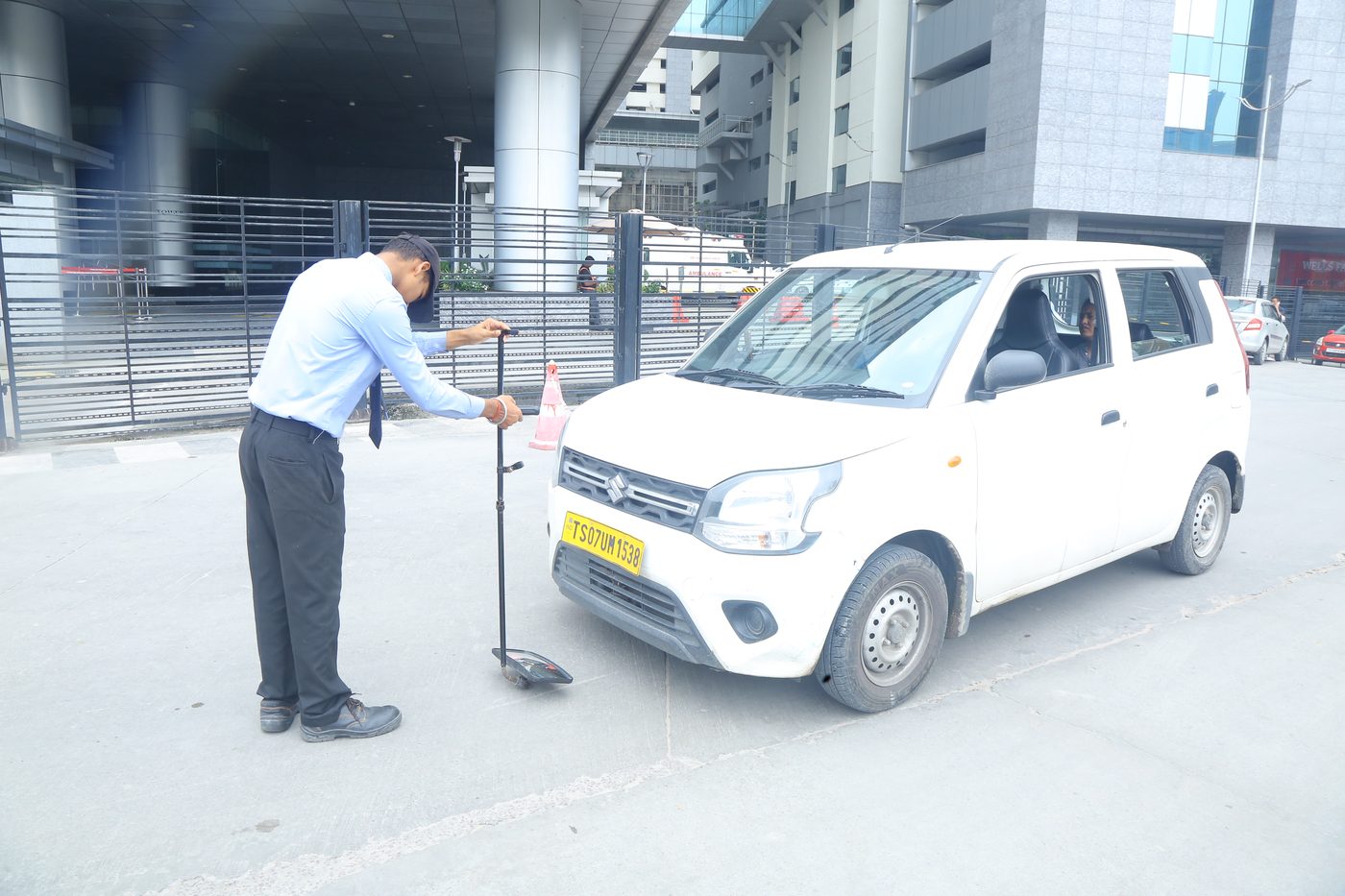 UFMS vehicle screening at client gate